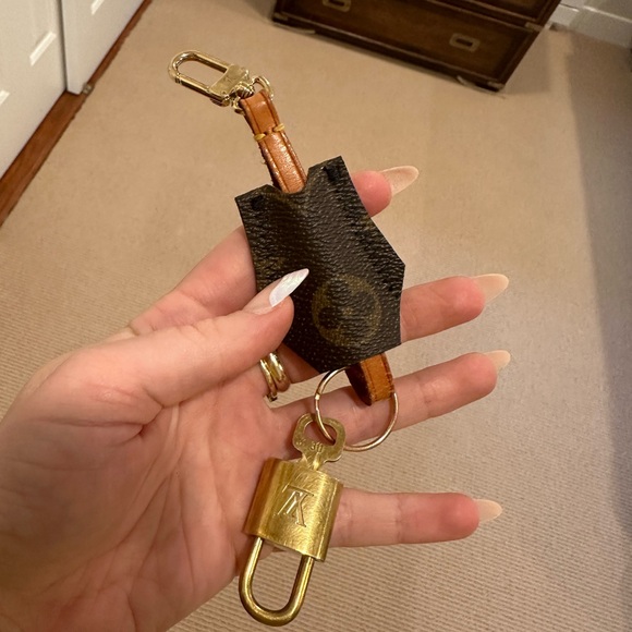 Repurposed LV Clochette keychain - Picture 3 of 13